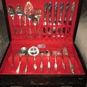 1946 Queen Bess Flatware set - Tudor Plate Oneida Community